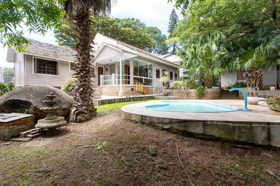 Casa 4 dormitórios no bairro Espírito Santo