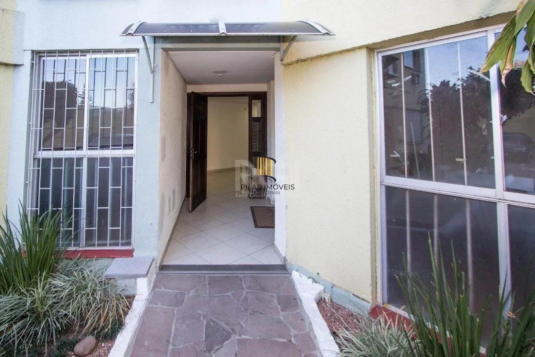 Apartamento de 2 dormitórios e 1 vaga de garagem no bairro Cristal.