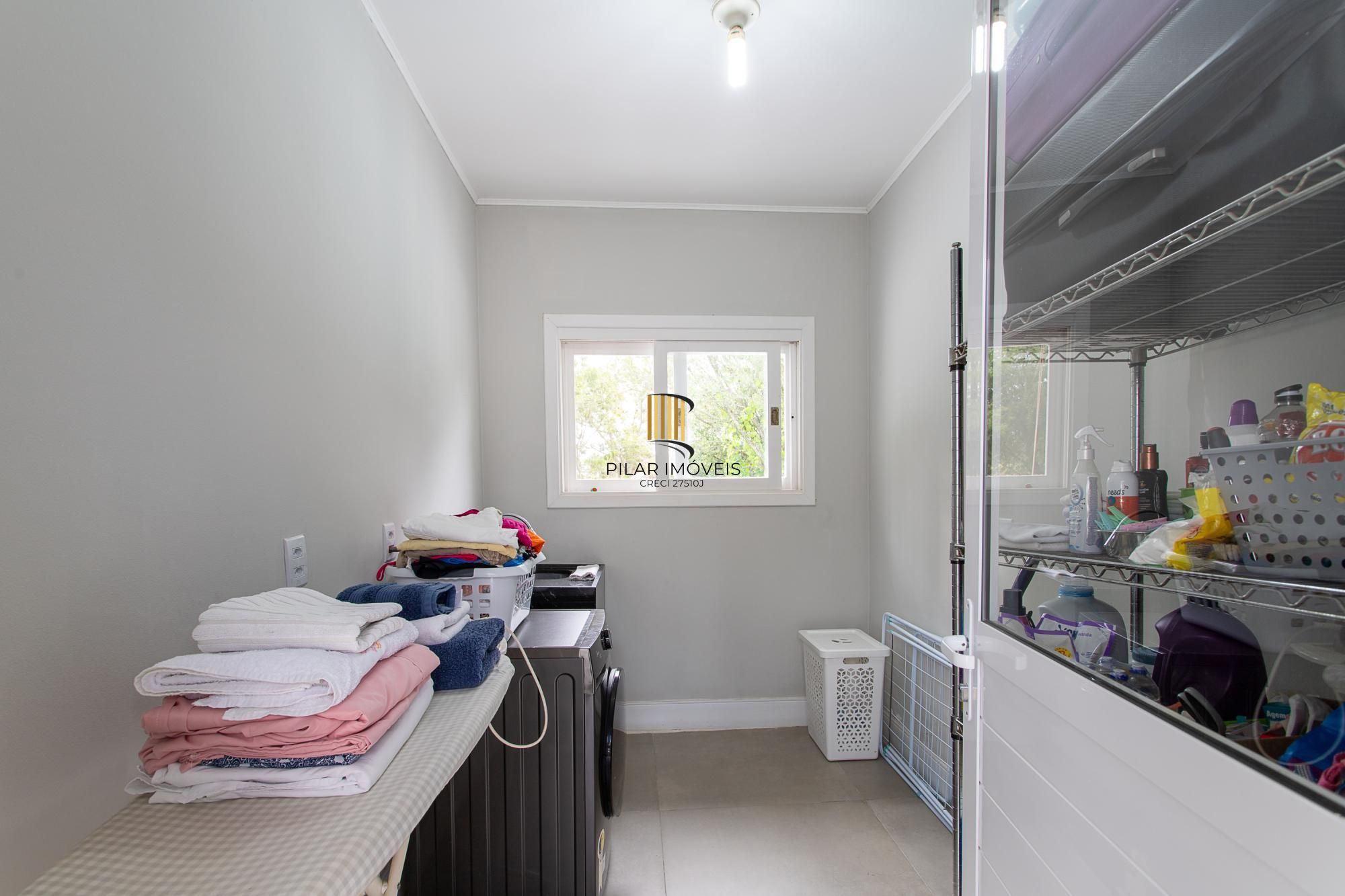 Casa térrea no Condominio Terra Ville, com patio e piscina.