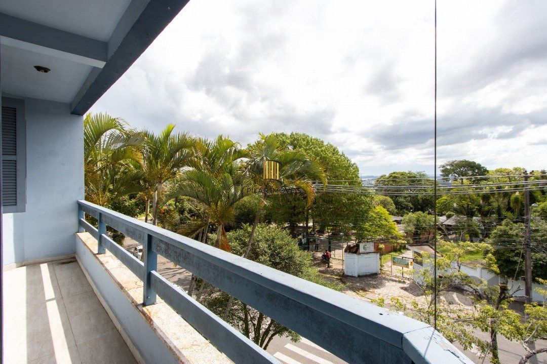 Casa 4 dormitórios no bairro Nonoai