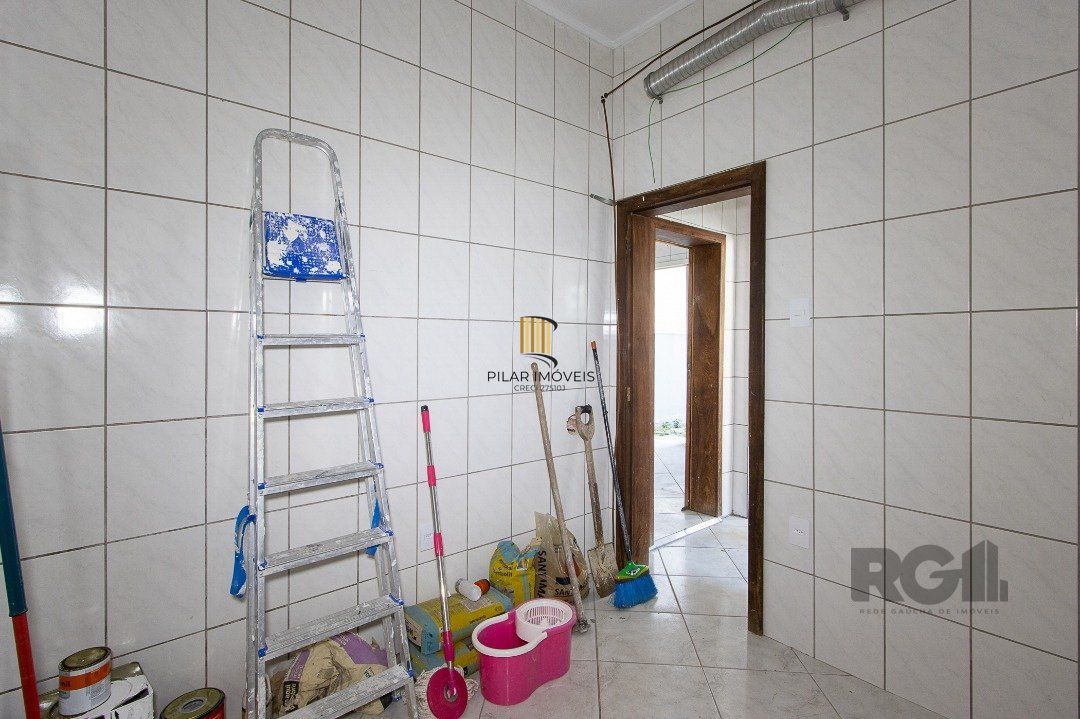 Casa 3 dormitórios no bairro Floresta