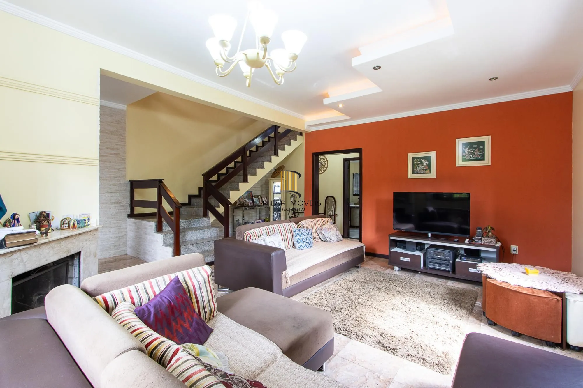 Casa Residencial ou Comercial, com 3 quartos (1 suite), 229m² privativos - Bairro Tristeza