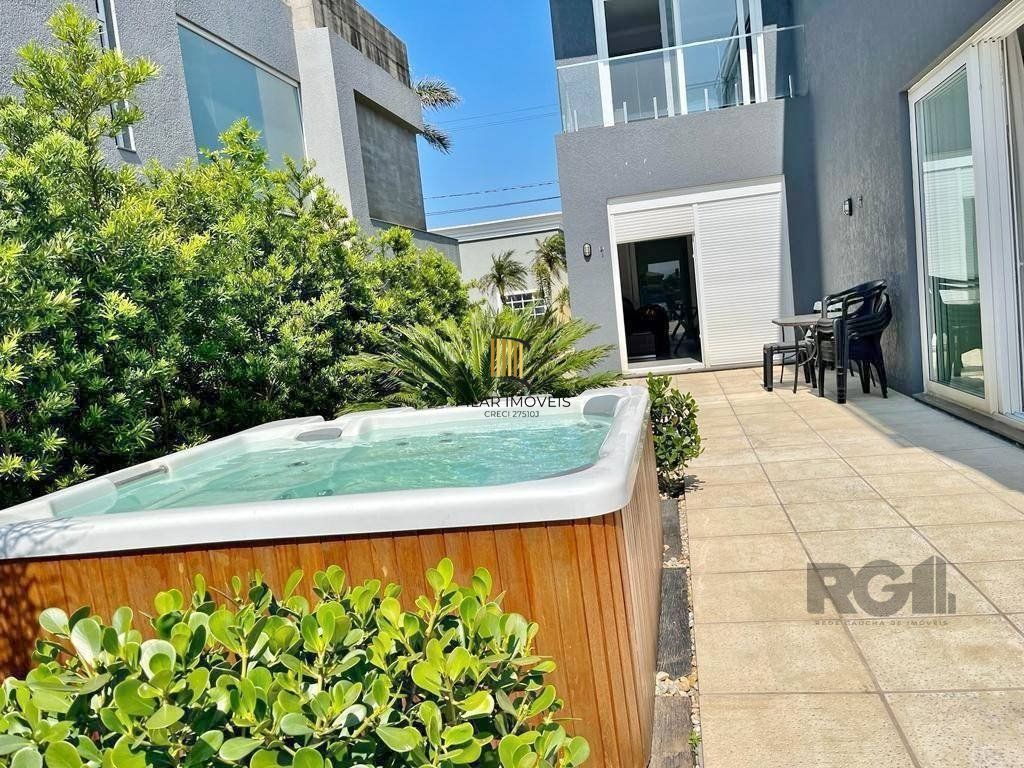 Casa de Condomínio 6 dormitórios no bairro Marina