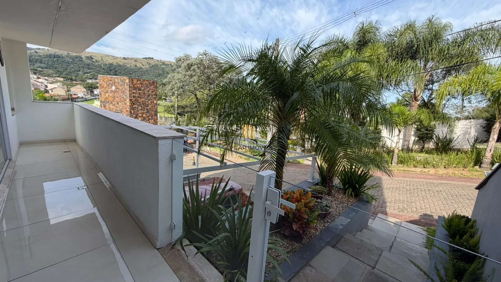 CASA TOTALMENTE MOBILIADA, 3 SUITE, 3 VAGAS - BAIRRO HIPICA