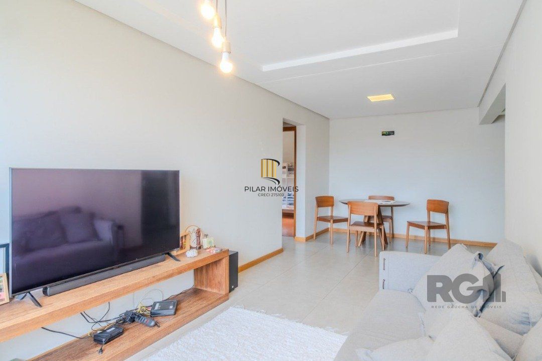 Ótimo apartamento, reformado , dois dormitórios e uma suíte, vaga escriturada.