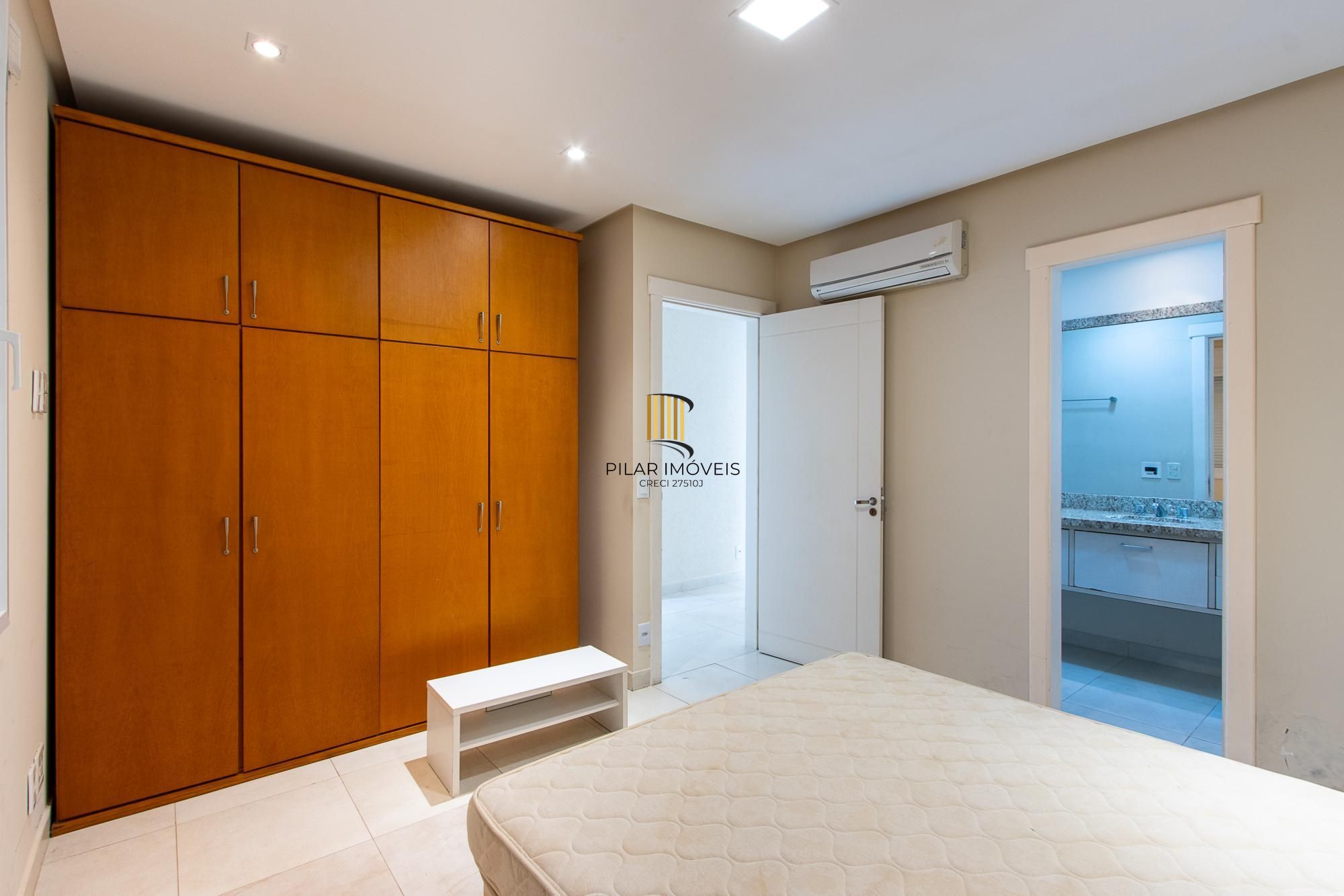 Casa de Condomínio 4 dormitórios no bairro Belém Novo