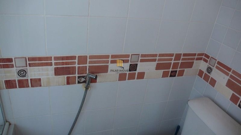 Casa Ampla com 2 pavimentos , grande pátio