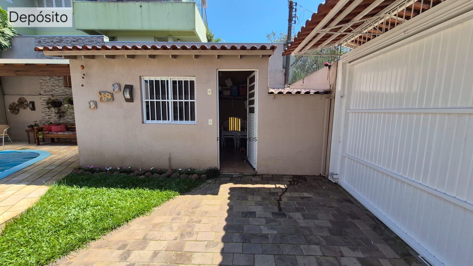 Excelente casa de 4 dormitórios, 1 suíte e 2 vagas em Novo Hamburgo.