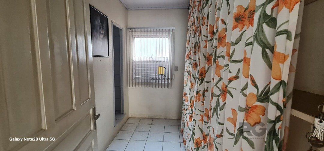 Casa com 2 dormitórios e 2 banheiros, área privativa de 100m²