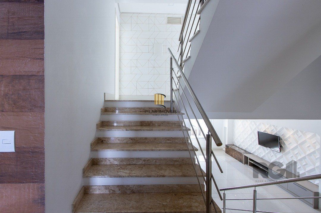Casa 4 dormitórios no bairro Nonoai