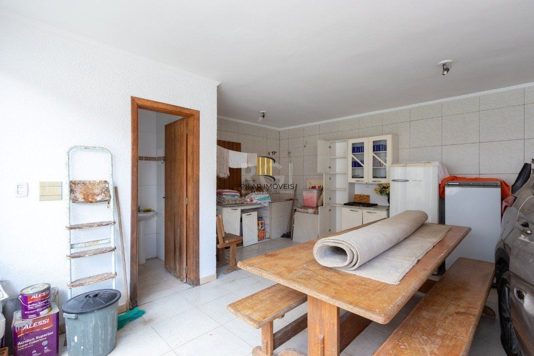 Casa para Venda - 247m², 3 dormitórios, sendo 1 suites, 4 vagas - Vila Nova