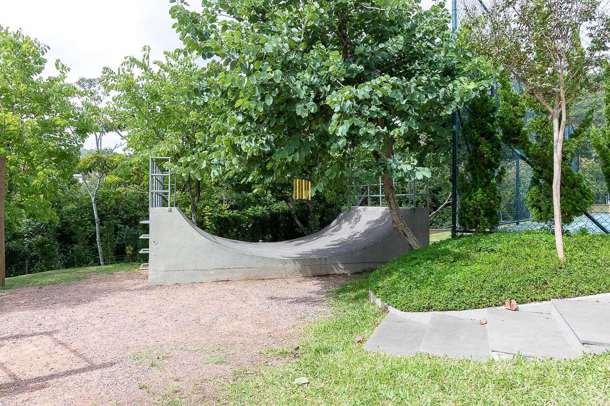 Casa condomínio | 3 dormitórios | 1 Suíte | 240,82 Privativos | 2 Vagas | Bairro Teresópolis