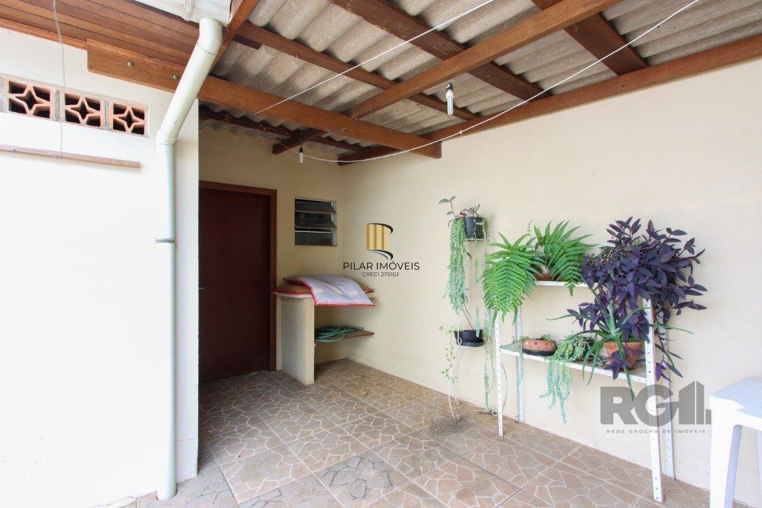 Casa térrea com  hall de entrada ,4 dormitórios