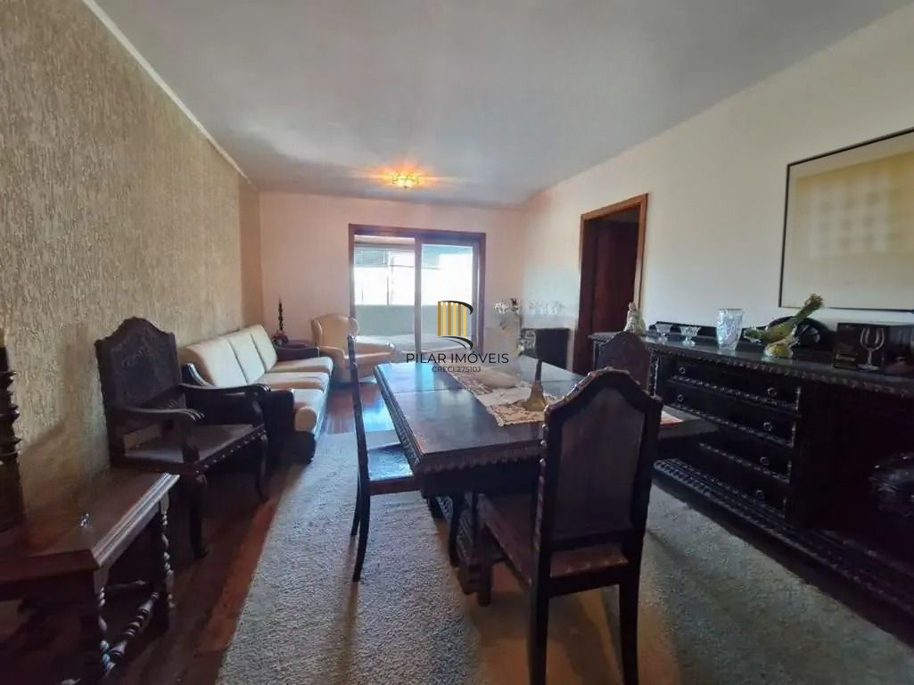 Apartamento semimobiliado no bairro Tristeza, com 3 dormitórios, 01 suíte, e 105m² Privativos!!!