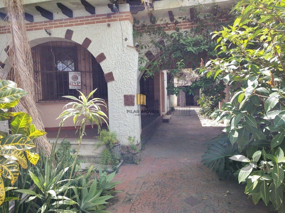 Casa comercial térrea na Av. Aparício Borges - bairro Teresópolis