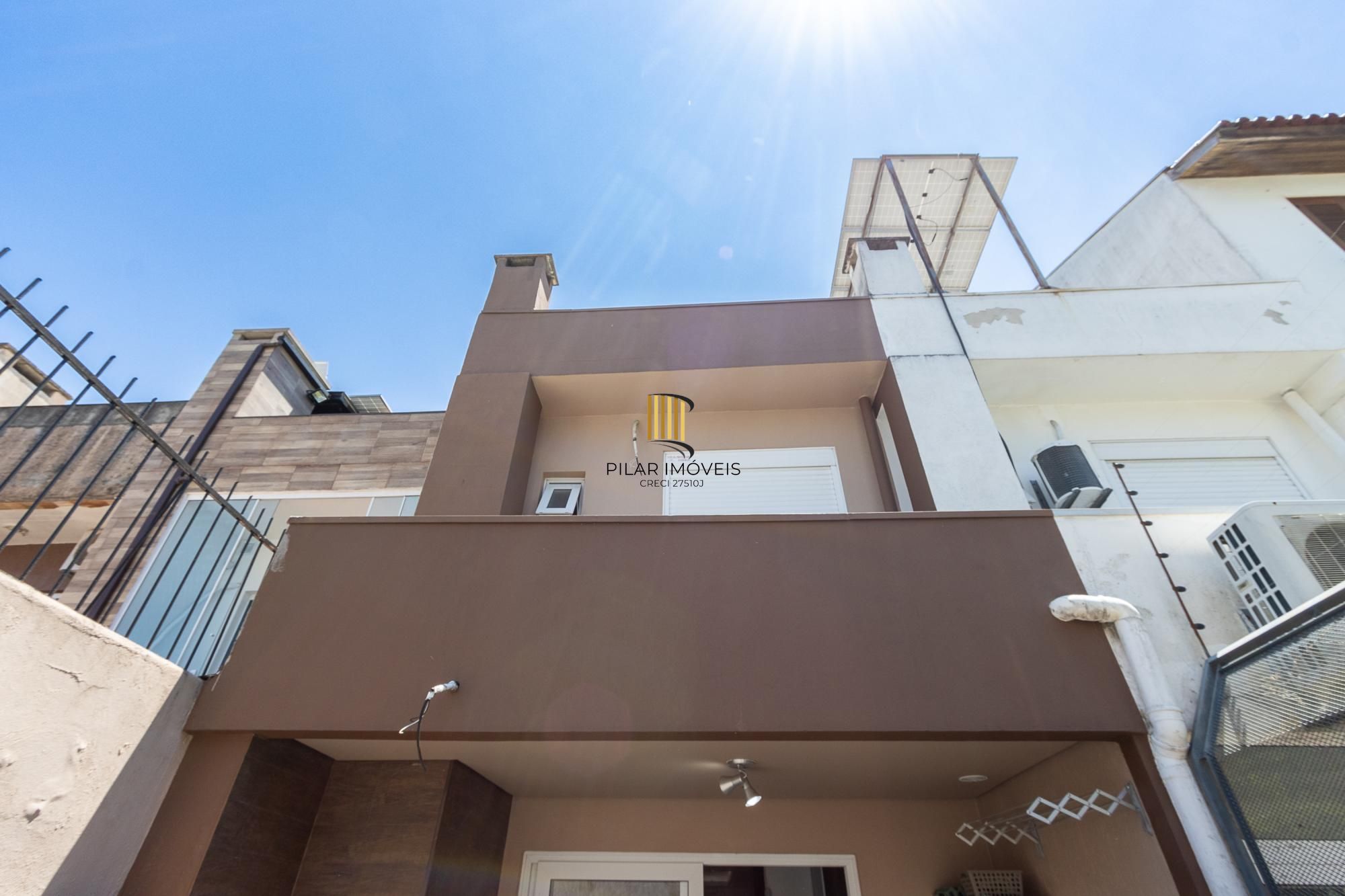 Sobrado com 2 suites e 2 vagas de garagem - Bairro Guarujá