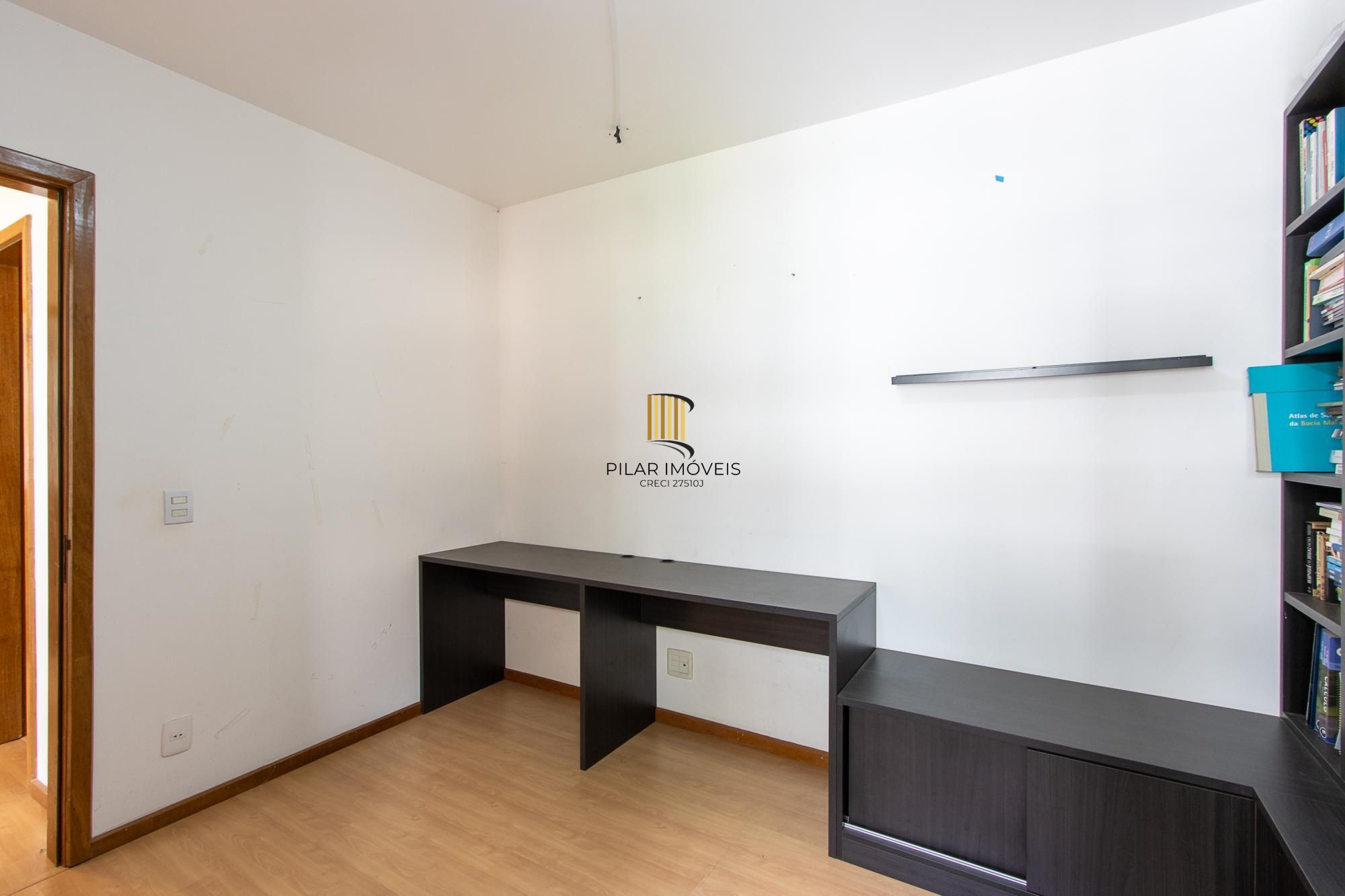 Apartamento com 2 dormitórios (reversível para 3) e 1 vaga escriturada  à venda no coração de Ipanema