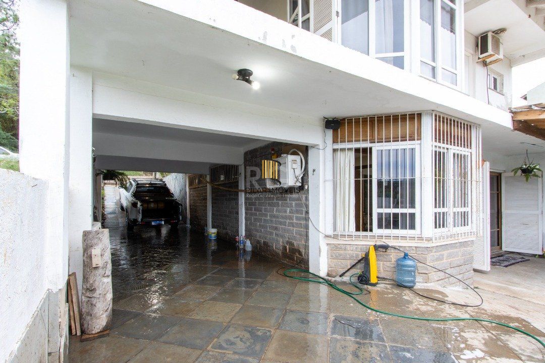 Casa 4 dormitórios no bairro Hípica