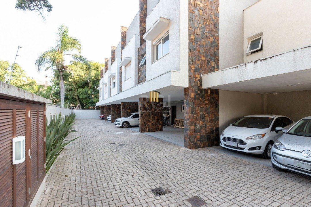 Casa Condominio para Venda - 202m², 3 dormitórios, sendo 1 suites, 2 vagas - Tristeza