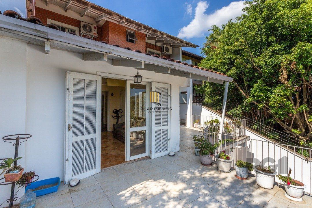 Casa com 3 Quartos à Venda, 293 m² por R$ 650.000