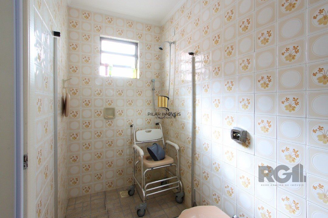 Casa térrea com  hall de entrada ,4 dormitórios