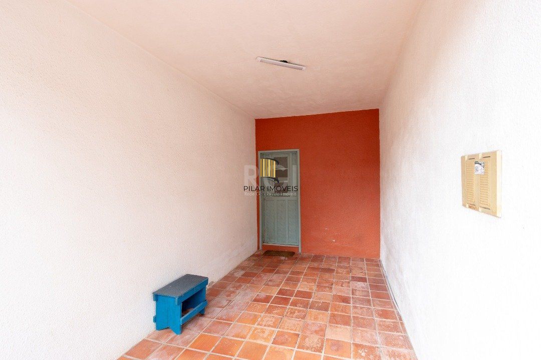 Casa para Venda - 220m², 3 dormitórios, sendo 2 suites, 2 vagas - Coronel Aparício Borges