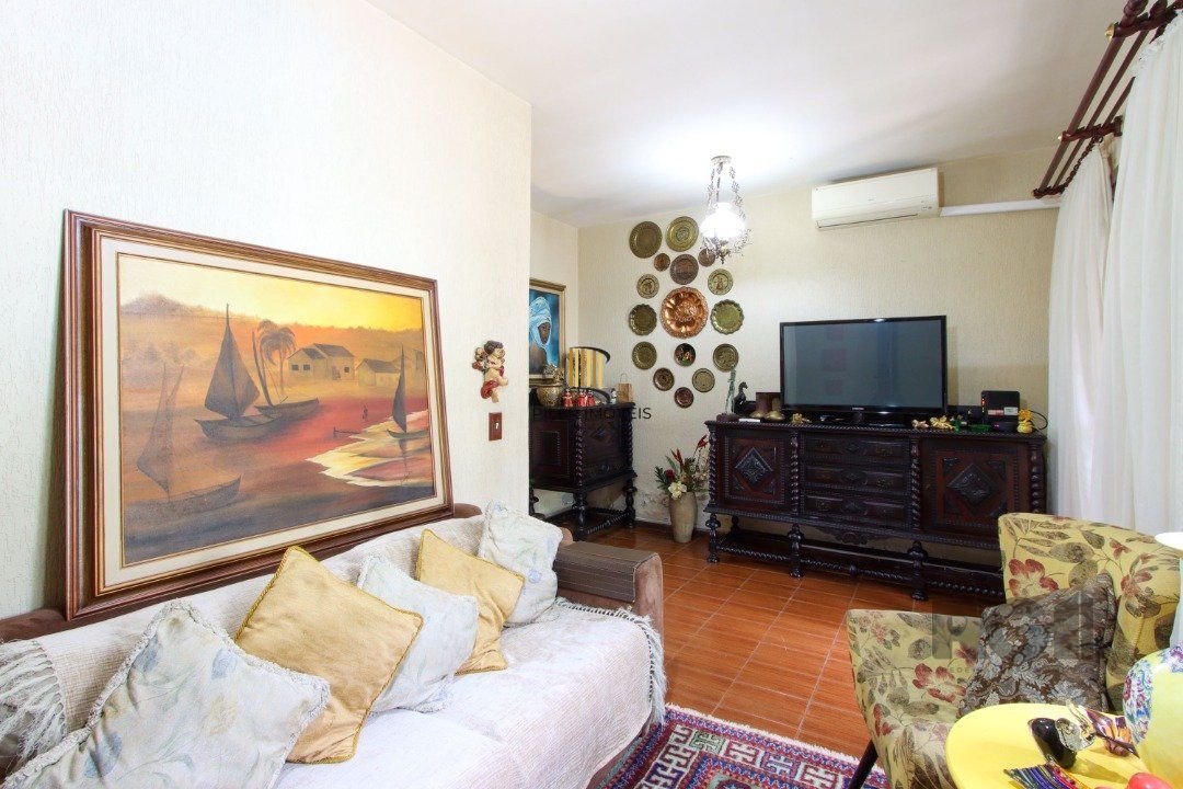 Excelente Casa Tipo Sobrado de alvenaria
