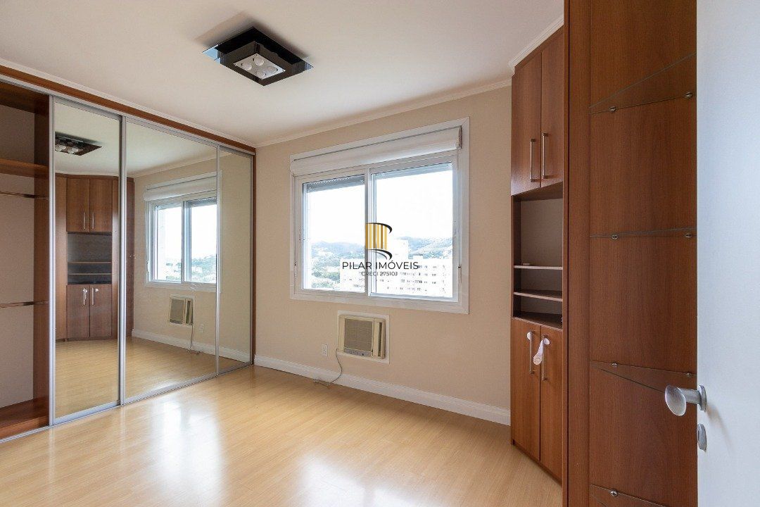 Apartamento no último andar com vista panorâmica, 2 dormitórios e até 4 vagas de garagem - Bairro Teresópolis, Zona Sul de Porto Alegre