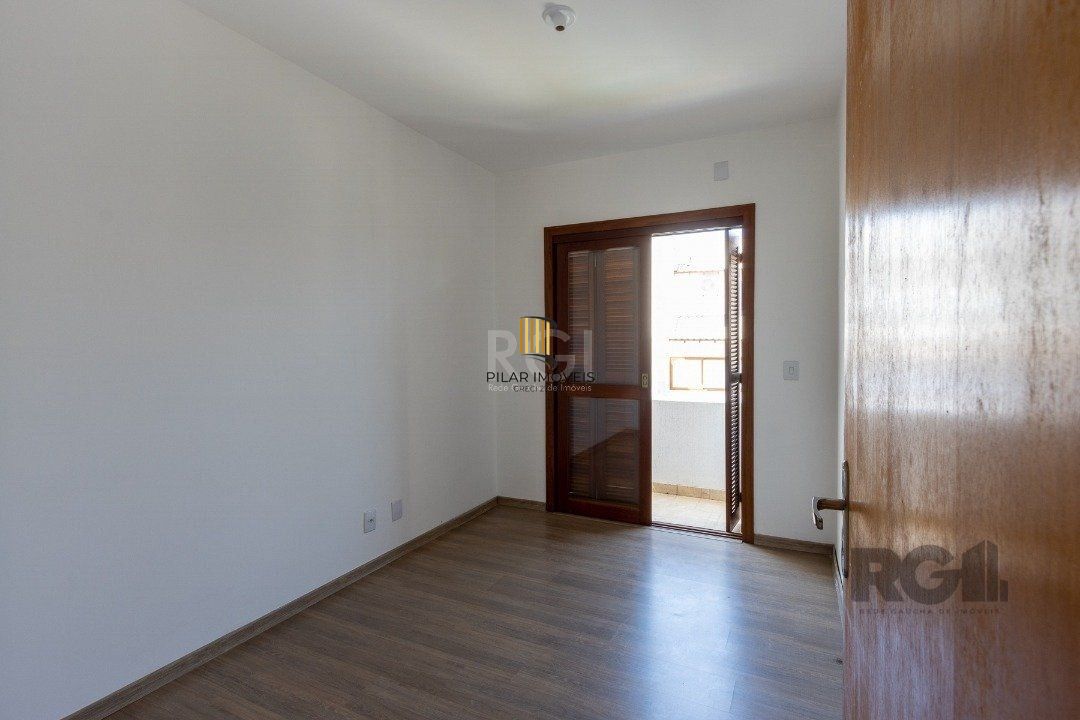 Casa 3 dormitórios no bairro Guarujá