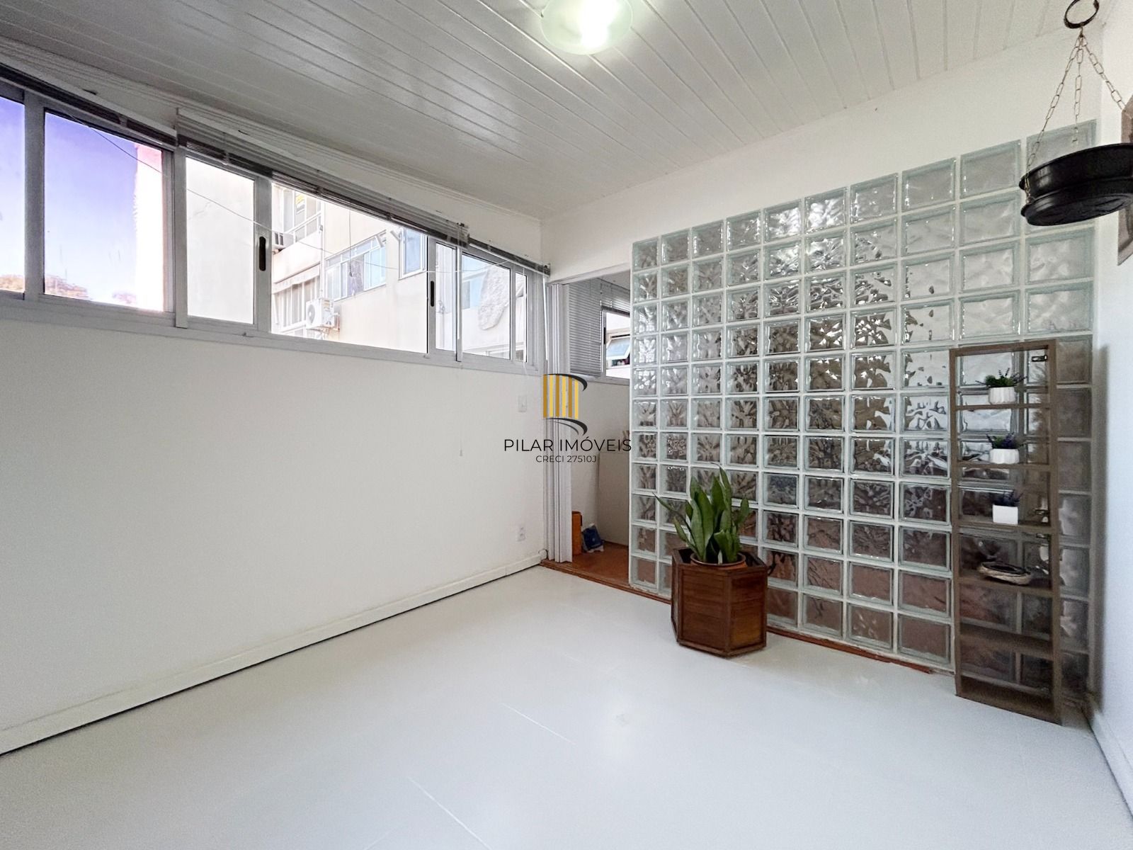 Apartamento 1 dormitório com vaga de garagem no Cristal