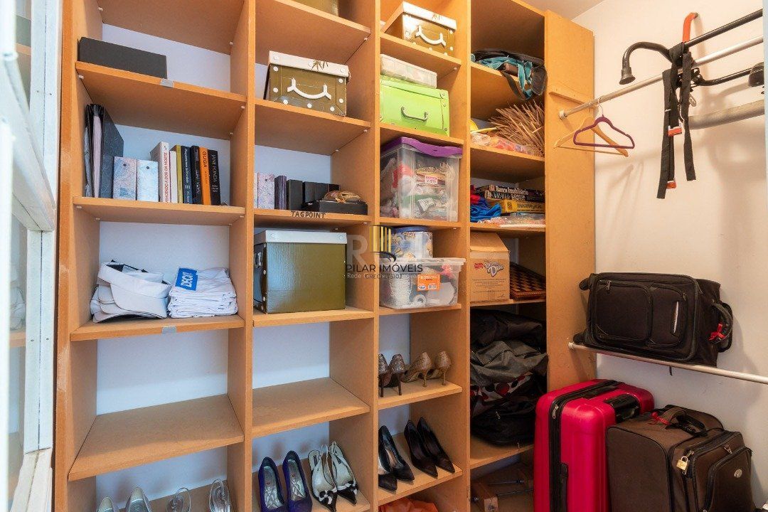 Casa para Venda - 470m², 3 dormitórios, sendo 1 suites, 6 vagas - Nonoai