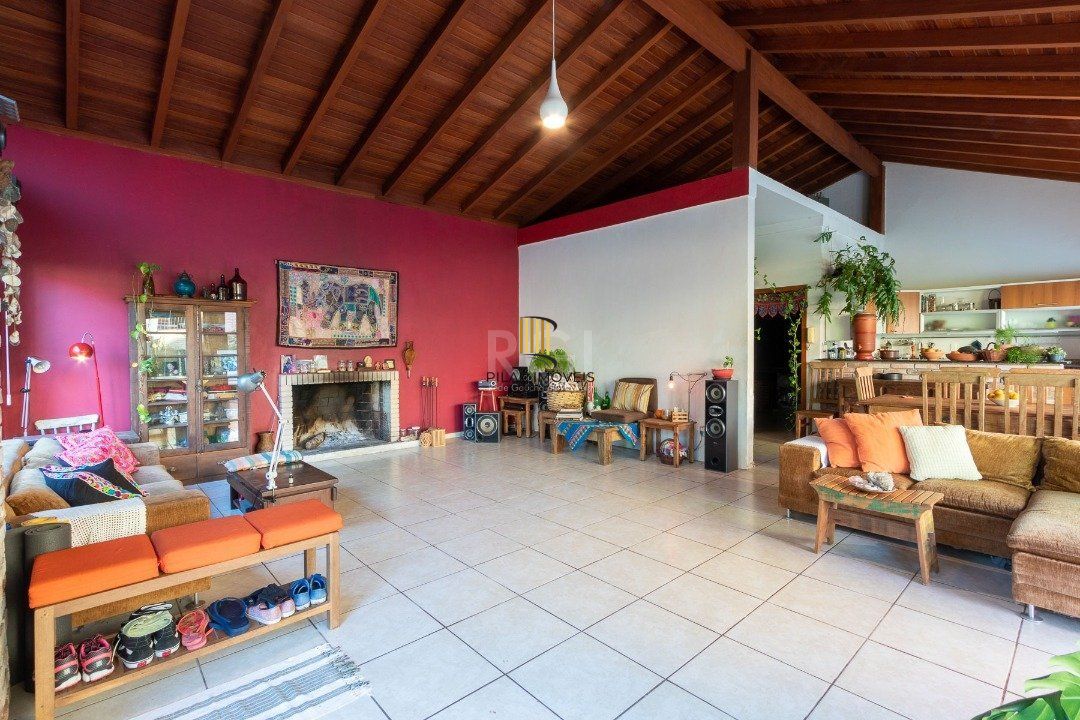 Casa para Venda - 292.21m², 4 dormitórios, sendo 2 suites, 3 vagas - Tristeza