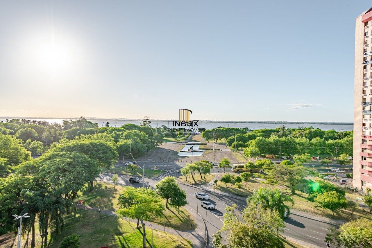 Apartamento 3 Suítes Mobiliado à Venda na Avenida Praia de Belas