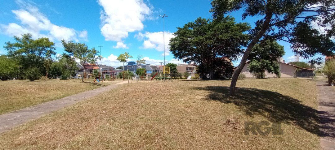 Terreno plano, medindo 207,50. 8,30x25,00.