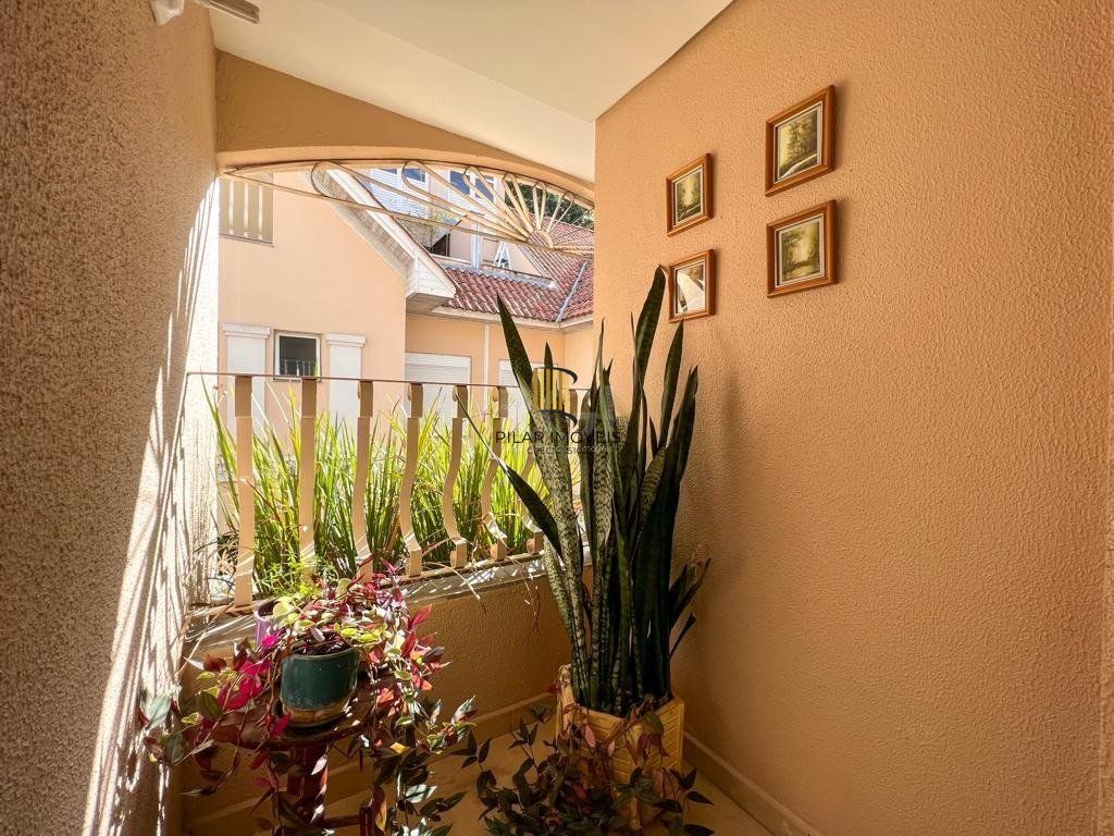 Casa de Condomínio 3 dormitórios no bairro Pedra Redonda