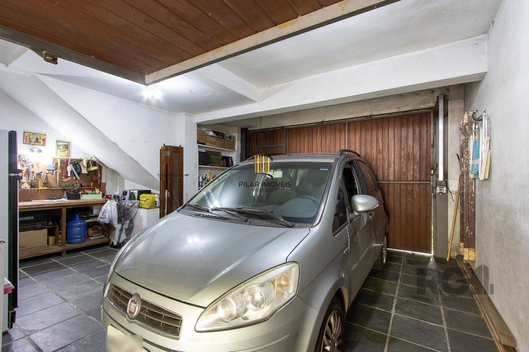 Casa para Venda - 300m², 3 dormitórios, sendo 1 suites, 4 vagas - Nonoai