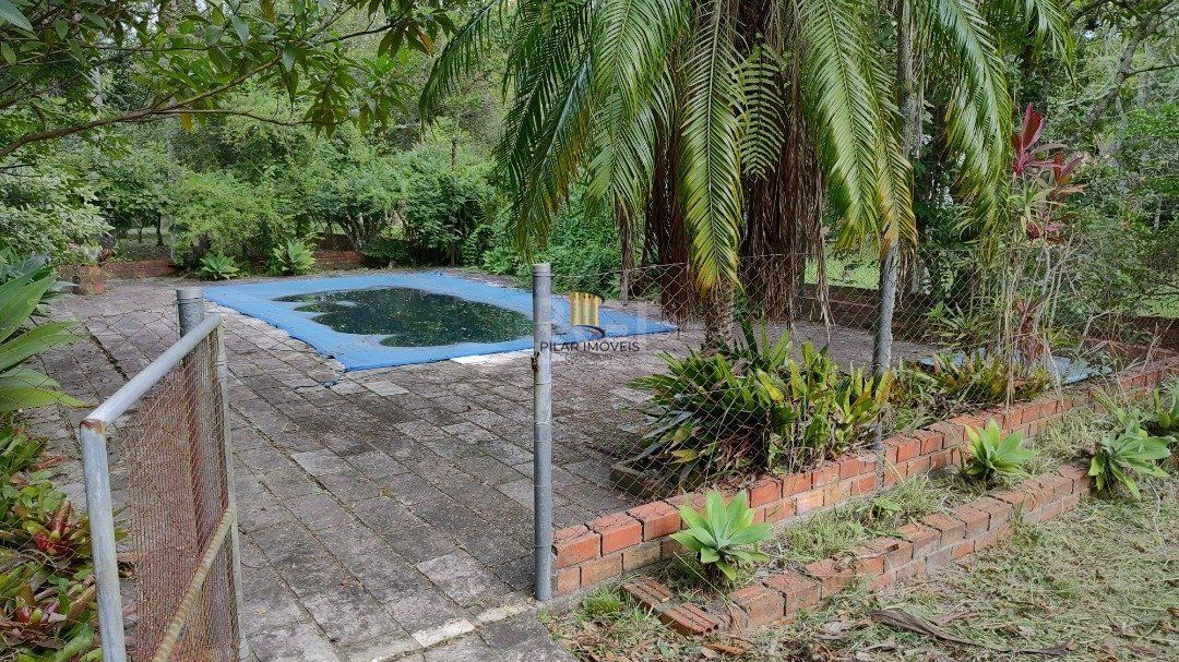 Sito à venda no Lami, com casa com quartos, 1 banheiro e piscina