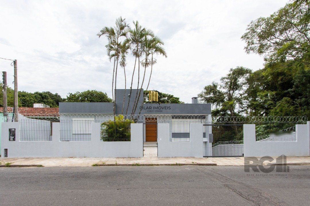 Casa | 3 quartos | 2 Suítes | 4 vagas cobertas | 260m2 Privativos | Bairro Santa Tereza