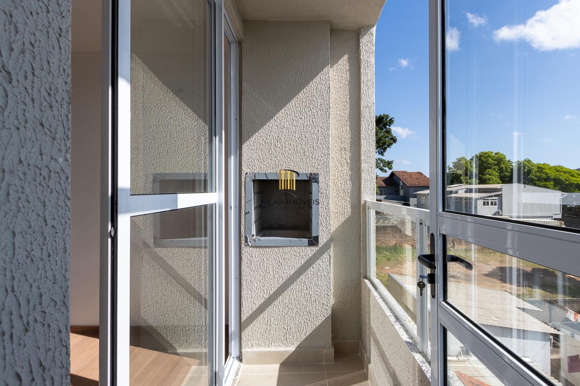 Apartamento no 5 andar de frente com 2 dormitórios