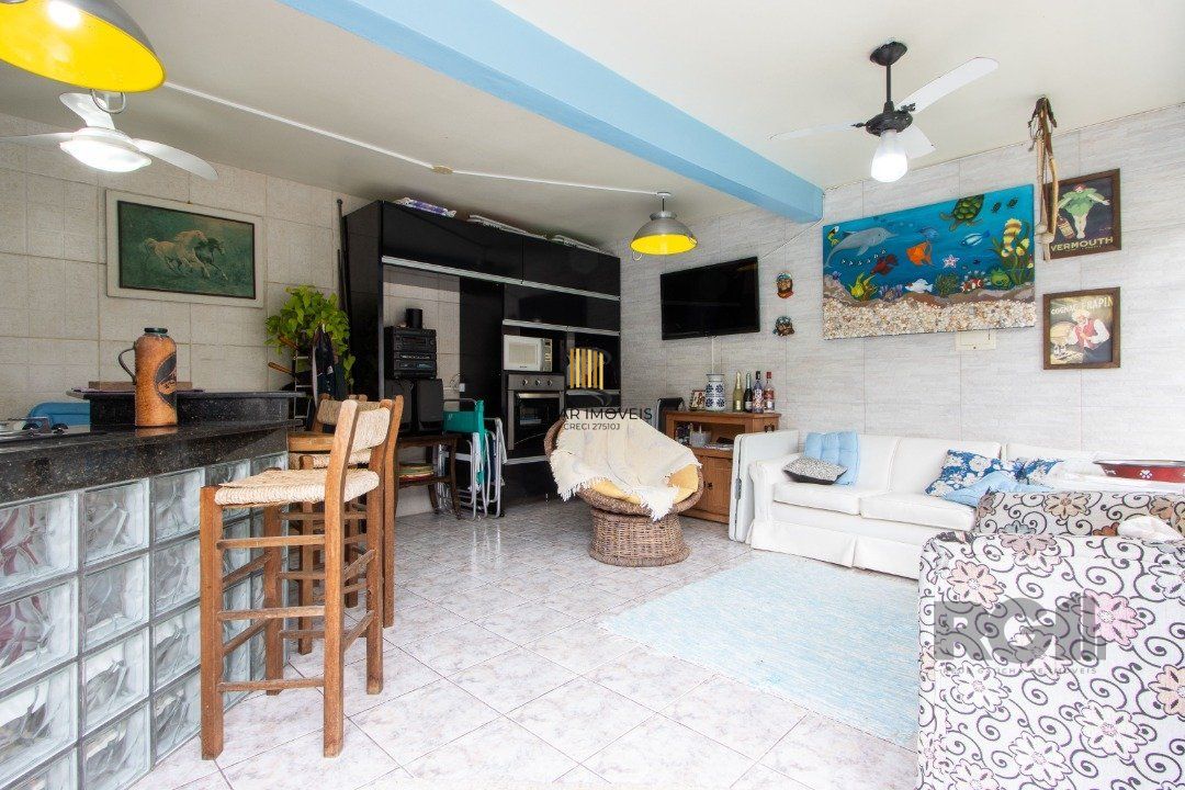 Casa 4 dormitórios no bairro Ipanema