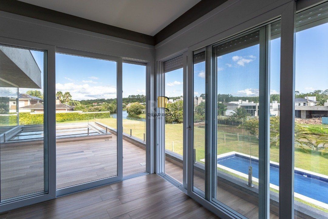 Casa Condominio para Venda - 380m², 3 dormitórios, sendo 3 suites, 6 vagas - Terra Ville