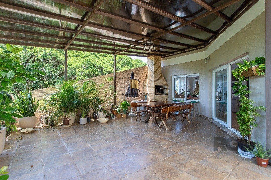 Apartamento com uma cobertura horizontal com 329,10 m² privativos com suíte