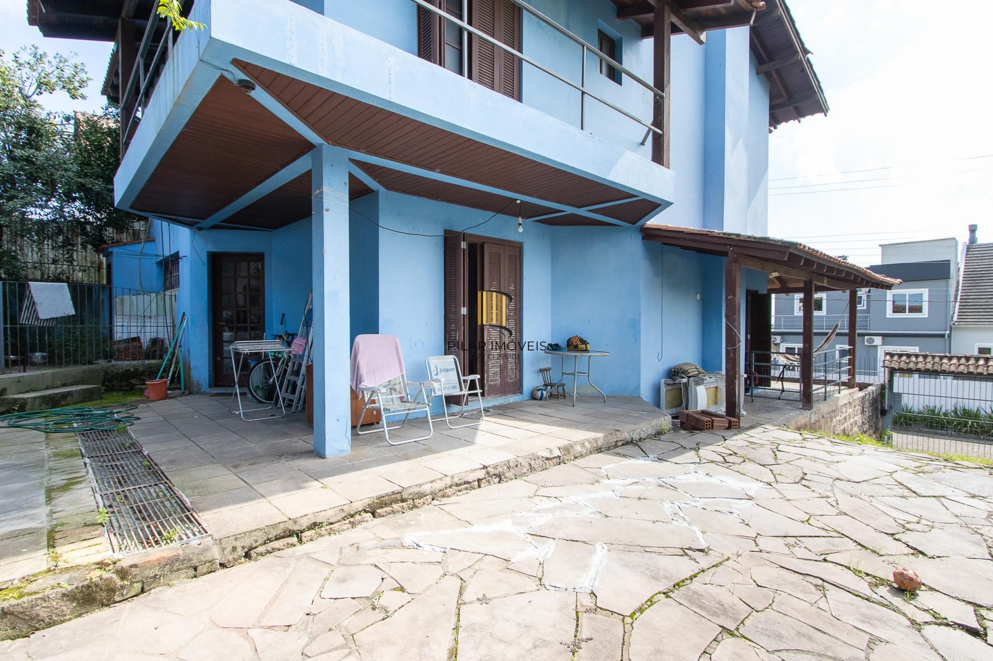 Casa 4 dormitórios no bairro Vila Nova