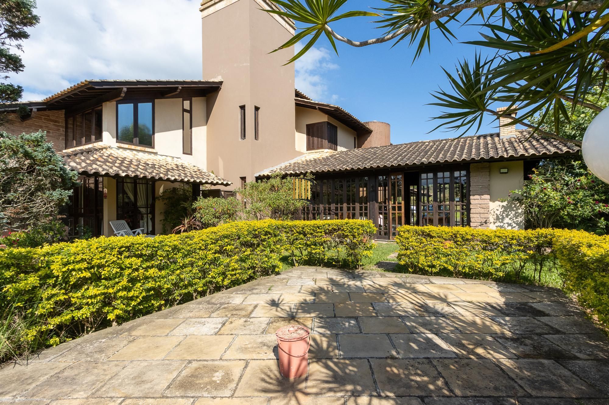 Casa em condomínio á venda com 6 dormitórios em Porto Alegre