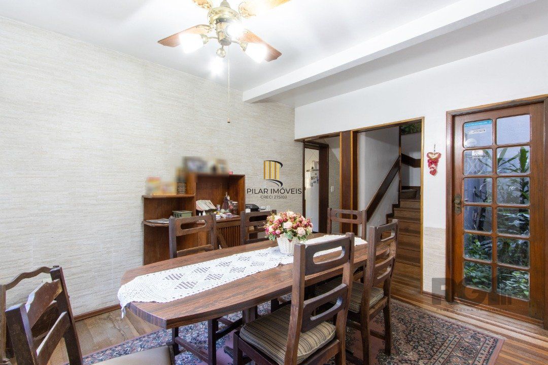 Casa para Venda - 300m², 3 dormitórios, sendo 1 suites, 4 vagas - Tristeza