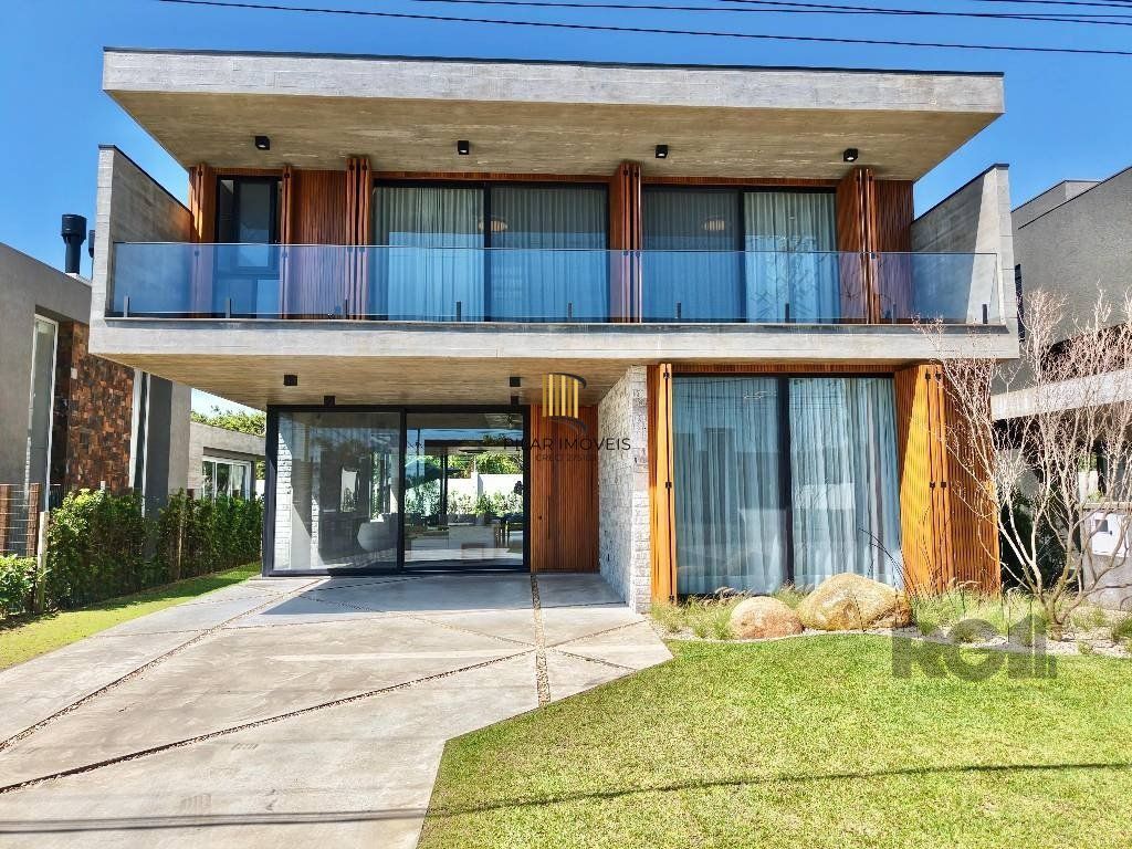 sobrado de luxo está à venda em um exclusivo condomínio à beira-mar - Pilar Imóveis