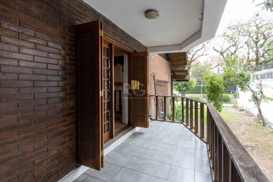 Casa 5 Dormitório(s) Bairro Tristeza