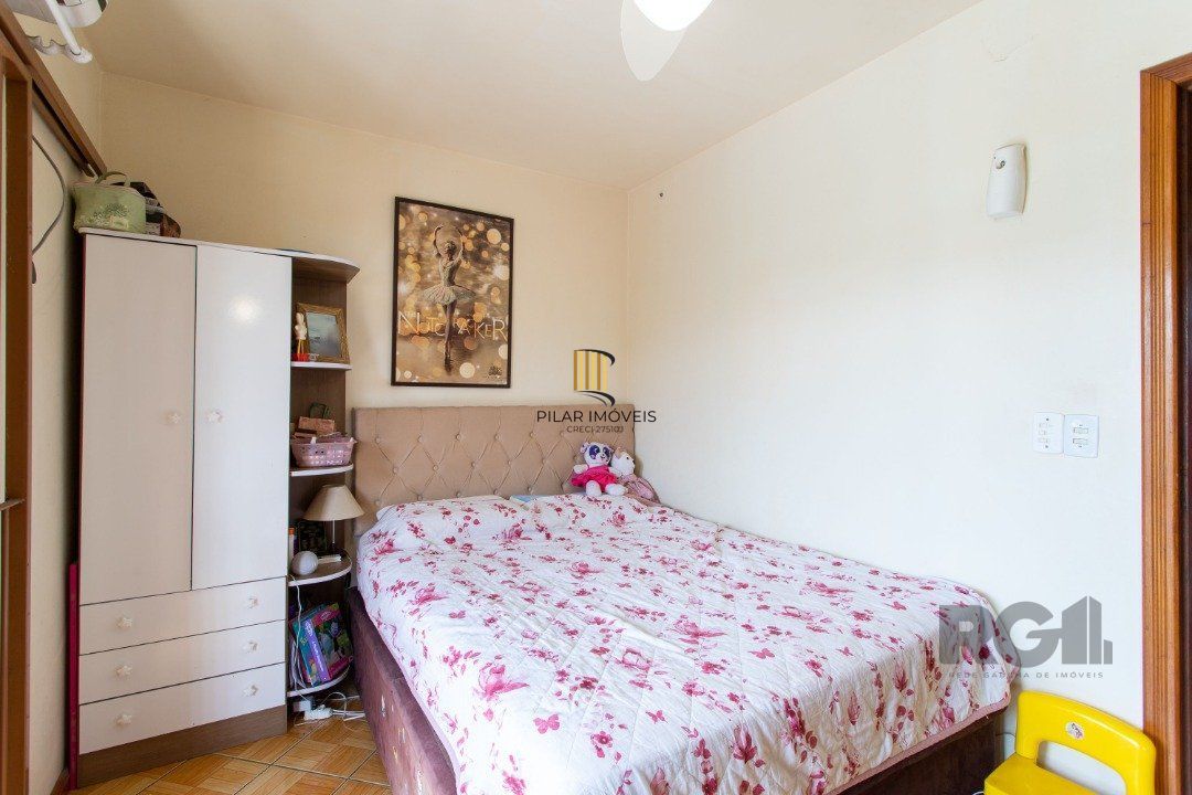 A casa possui 78m² de área construída, com um adicional de 20m²