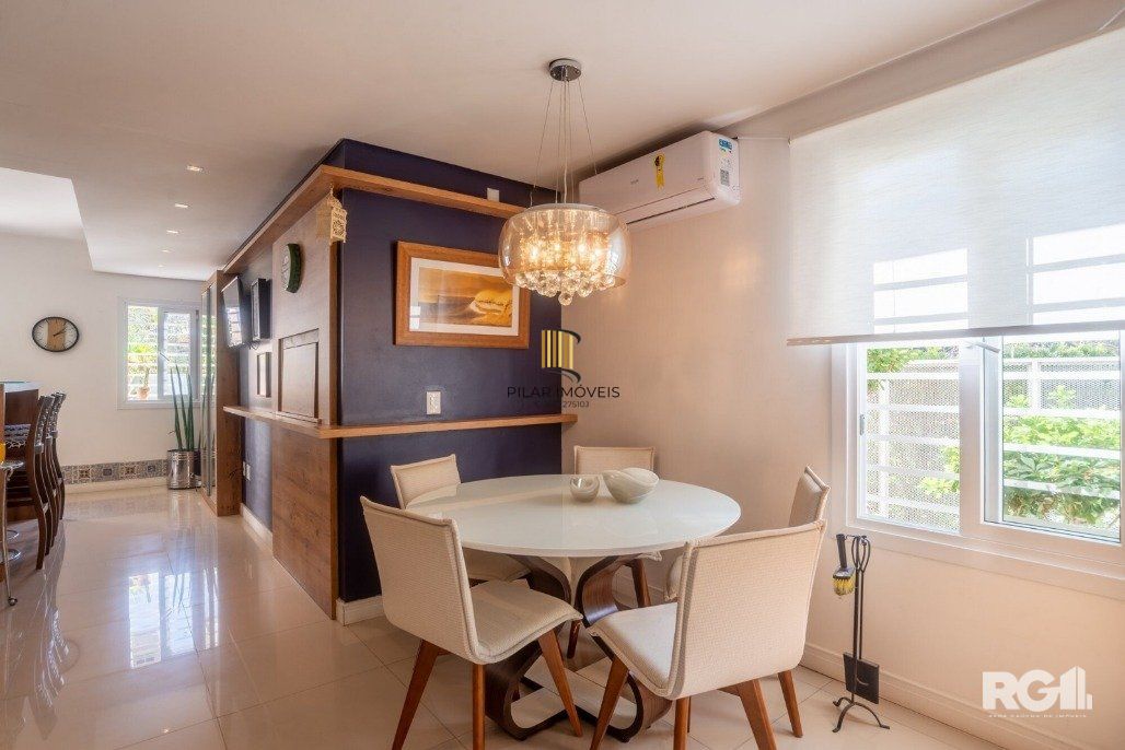 Casa, totalmente mobiliada, 3 dormitórios, 1 uma suíte com closet e sacada