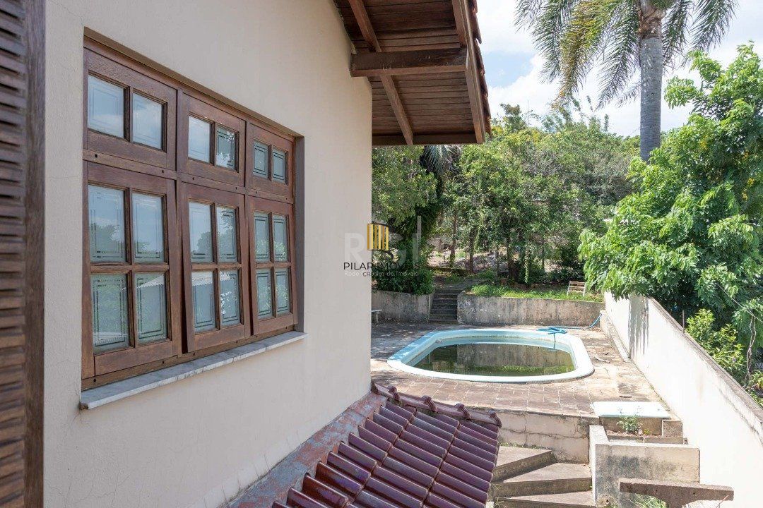 Casa para Venda - 460m², 4 dormitórios, sendo 1 suites, 4 vagas - Cristal